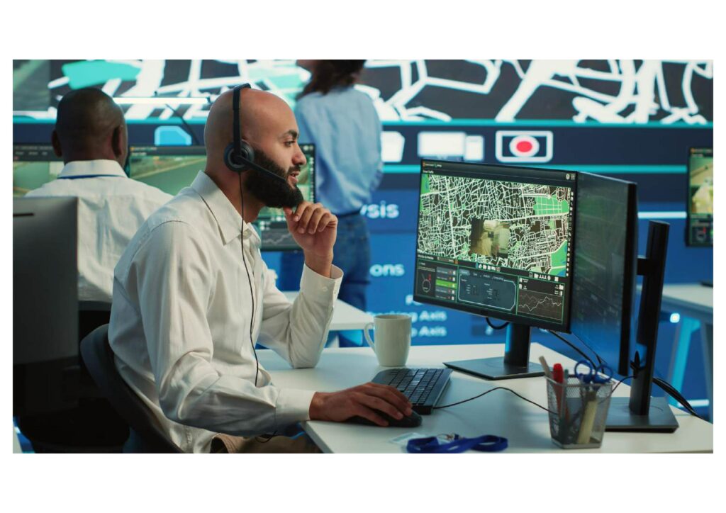 middle-eastern-call-center-operator-gives-directions-courier-compressé